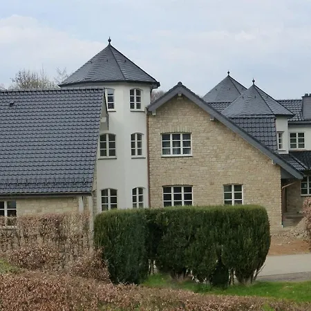 On The Eifelsteig 罗埃特根